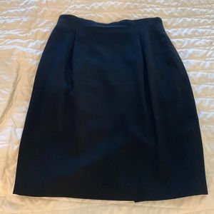 Liz Claiborne black 100%wool pencil skirt. Size 10.